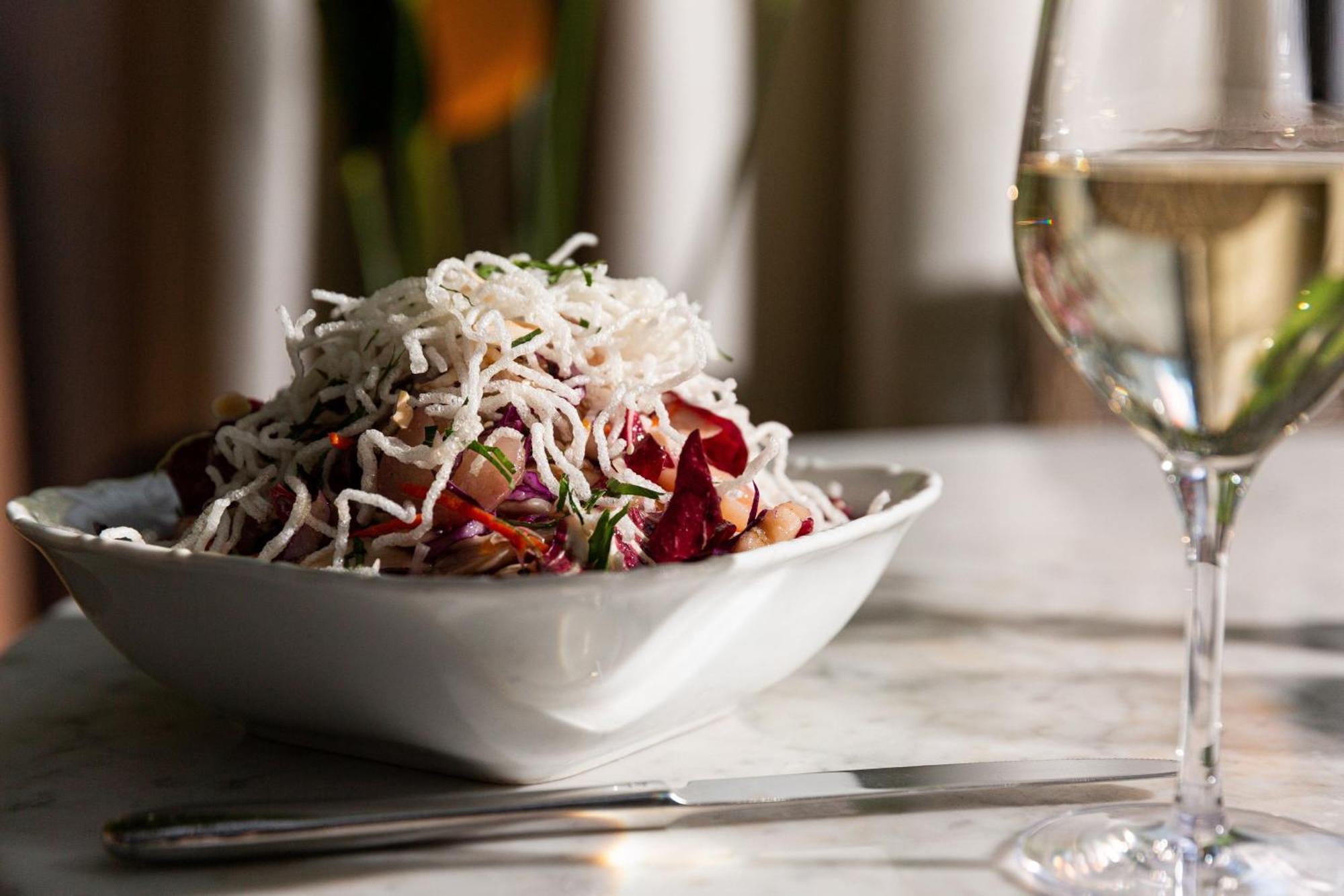 더 타임스 스퀘어 에디션 뉴욕 외부 사진 A salad at the restaurant